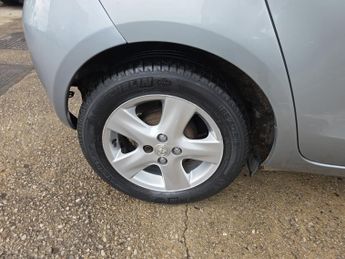 TOYOTA YARIS 1.3 T Spirit