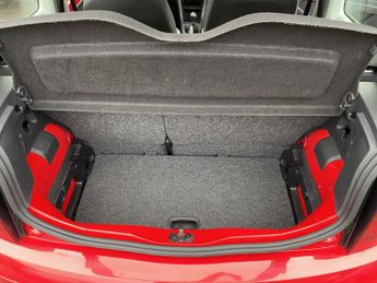 VOLKSWAGEN UP! 1.0 High up!