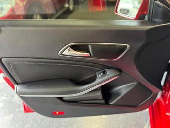 MERCEDES-BENZ CLA 2.1 CLA220d Sport