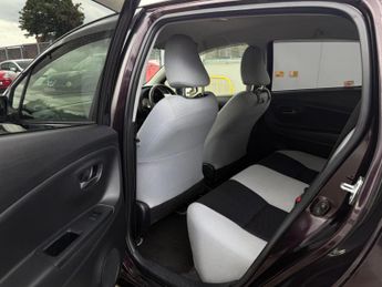 TOYOTA VITZ 1.0 Petrol Automatic Euro 5 5dr