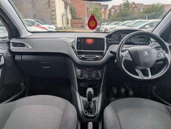 PEUGEOT 208 1.2 PureTech Signature Euro 6 (s/s) 5dr