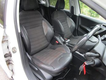 PEUGEOT 2008 1.6 e-HDi Allure