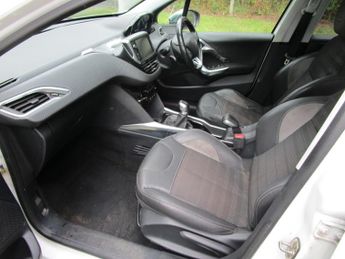 PEUGEOT 2008 1.6 e-HDi Allure