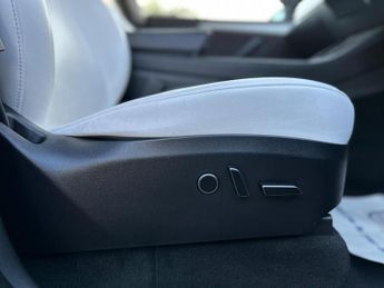 TESLA MODEL Y (Dual Motor) Long Range Auto 4WDE 5dr