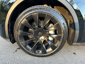 TESLA MODEL Y (Dual Motor) Long Range Auto 4WDE 5dr