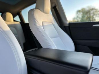 TESLA MODEL Y (Dual Motor) Long Range Auto 4WDE 5dr
