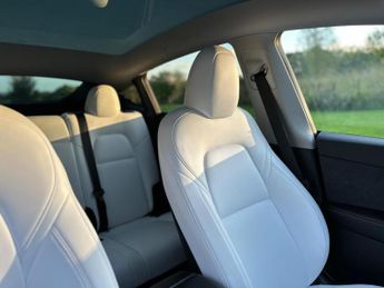 TESLA MODEL Y (Dual Motor) Long Range Auto 4WDE 5dr