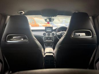 MERCEDES-BENZ GLA 2.1 GLA200d AMG Line