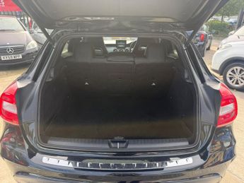MERCEDES-BENZ GLA 2.1 GLA200d AMG Line
