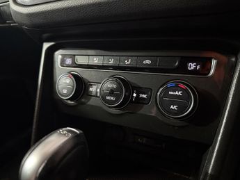 VOLKSWAGEN TIGUAN 2.0 TDI BlueMotion Tech SE Navigation