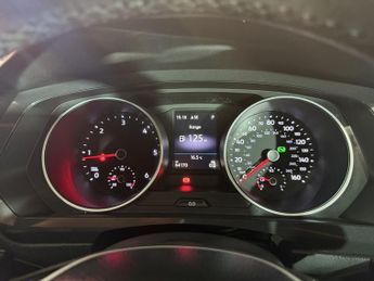 VOLKSWAGEN TIGUAN 2.0 TDI BlueMotion Tech SE Navigation