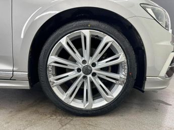 VOLKSWAGEN PASSAT 2.0 TDI BlueMotion Tech R-Line DSG Euro 6 (s/s) 4dr