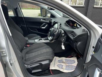 PEUGEOT 308 1.2 PureTech Allure