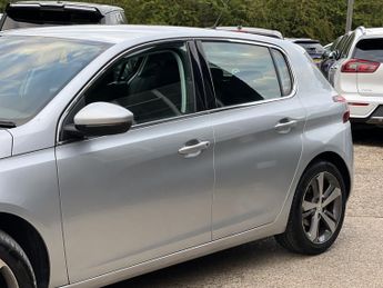 PEUGEOT 308 1.2 PureTech Allure
