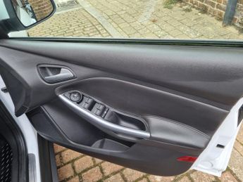 FORD FOCUS 1.6 T EcoBoost Titanium X