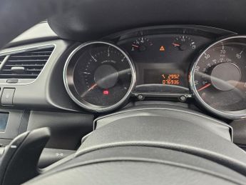 PEUGEOT 3008 1.6 e-HDi Active