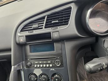 PEUGEOT 3008 1.6 e-HDi Active