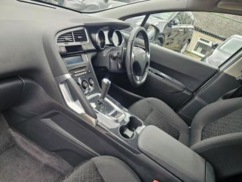 PEUGEOT 3008 1.6 e-HDi Active