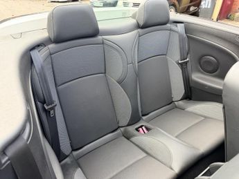 RENAULT MEGANE 1.9 dCi Dynamique TomTom