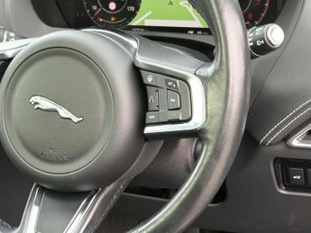 JAGUAR F-PACE 2.0 P250i Chequered Flag