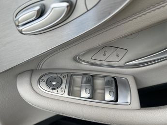 MERCEDES-BENZ C CLASS 2.0 C300 AMG Line
