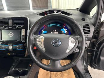NISSAN LEAF 30kWh Tekna Auto 5dr
