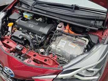 TOYOTA YARIS 1.5 VVT-h Blue Bi-Tone