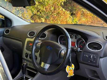 FORD FOCUS 1.6 Zetec 5dr