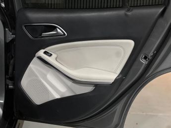MERCEDES-BENZ GLA 2.0 GLA45 AMG SpdS DCT 4MATIC Euro 6 (s/s) 5dr