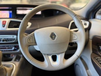 RENAULT GRAND SCENIC 2.0 dCi Privilege TomTom