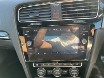 VOLKSWAGEN GOLF 2.0 TSI R