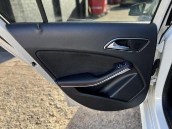 MERCEDES-BENZ A CLASS 2.1 A200d AMG Line