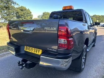 TOYOTA HILUX 2.4 D-4D Invincible
