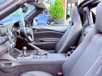MAZDA MX-5 RF 2.0 SKYACTIV-G Sport Nav