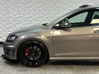 VOLKSWAGEN GOLF 2.0 TSI BlueMotion Tech R