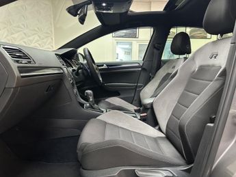 VOLKSWAGEN GOLF 2.0 TSI BlueMotion Tech R