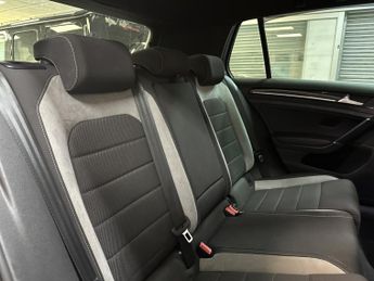 VOLKSWAGEN GOLF 2.0 TSI BlueMotion Tech R