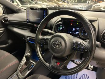 TOYOTA YARIS 1.5 VVT-h GR SPORT E-CVT Euro 6 (s/s) 5dr