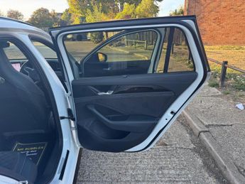 VOLKSWAGEN PASSAT 1.5 eTSI MHEV R-Line