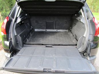 PEUGEOT 3008 1.6 HDi Allure - Great history - New set of tyres and refurb whe