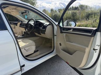 VOLKSWAGEN TOUAREG 3.0 TDI V6 BlueMotion Tech SE
