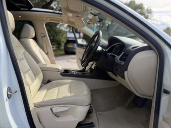 VOLKSWAGEN TOUAREG 3.0 TDI V6 BlueMotion Tech SE