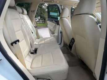 VOLKSWAGEN TOUAREG 3.0 TDI V6 BlueMotion Tech SE