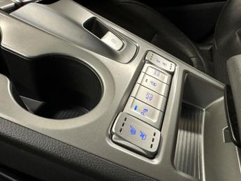 HYUNDAI KONA 64kWh Premium SE Auto 5dr (7kW Charger)
