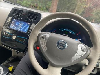 NISSAN LEAF 24kWh Auto 5dr