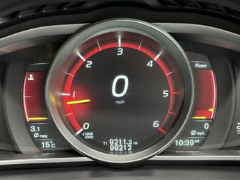 VOLVO V40 1.6 D2 R-Design