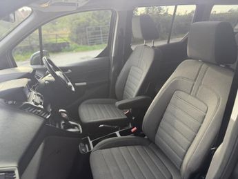 FORD GRAND TOURNEO CONNECT 1.5 EcoBlue Titanium