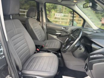 FORD GRAND TOURNEO CONNECT 1.5 EcoBlue Titanium
