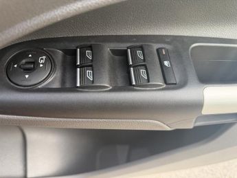 FORD GRAND TOURNEO CONNECT 1.5 EcoBlue Titanium