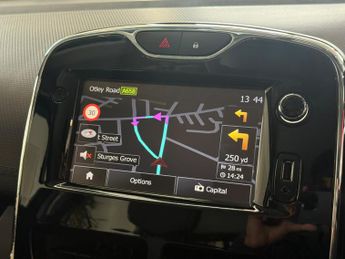 RENAULT CLIO 1.5 Dynamique S MediaNav dCi 90 EDC Auto